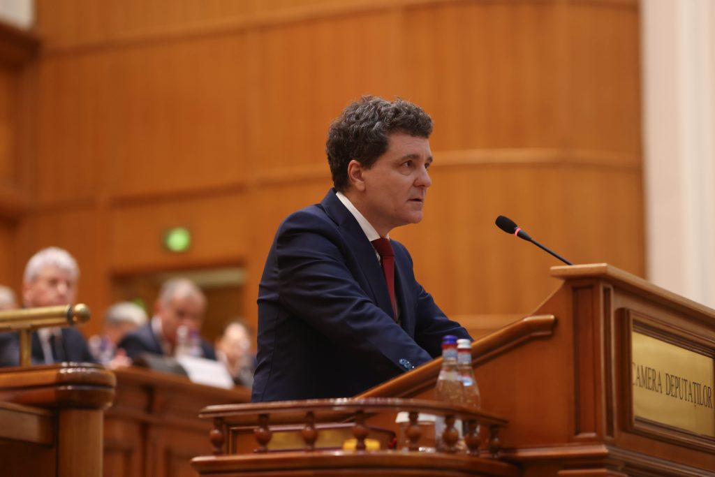 Who are the councilors who stayed near Nicușor Dan at the first consultations with the sources parties