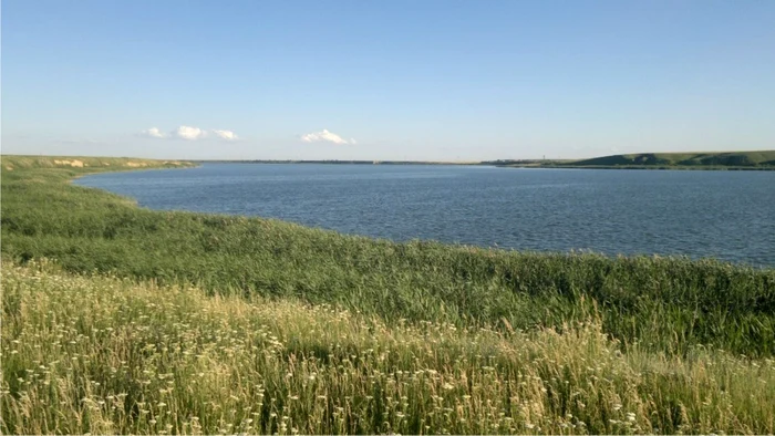 Lake Strachina Photo Archive