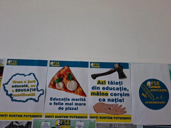 Teachers showed in schools posters with messages expressing their source dissatisfaction: Union 