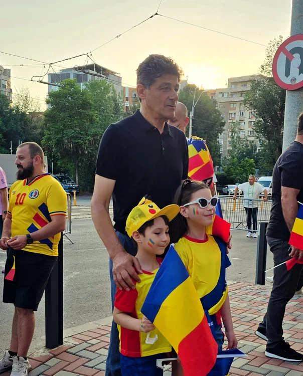 At the match the FRF official Miodrag Belodedici Photo Facebook FRF also assists