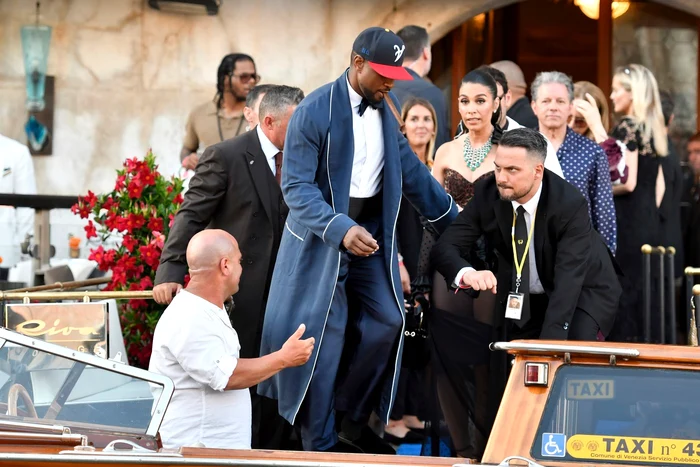 Usher at Party in Pajama PHOTO Profimedia