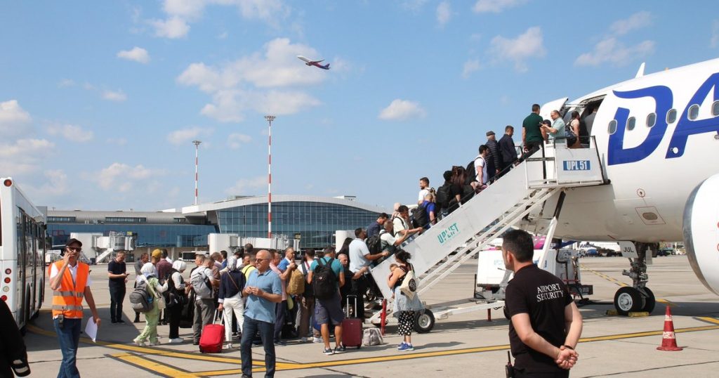 A Romanian aviation company has started operating flights from Bucharest to the capital of Syria. Two women, pilot and co -pilot