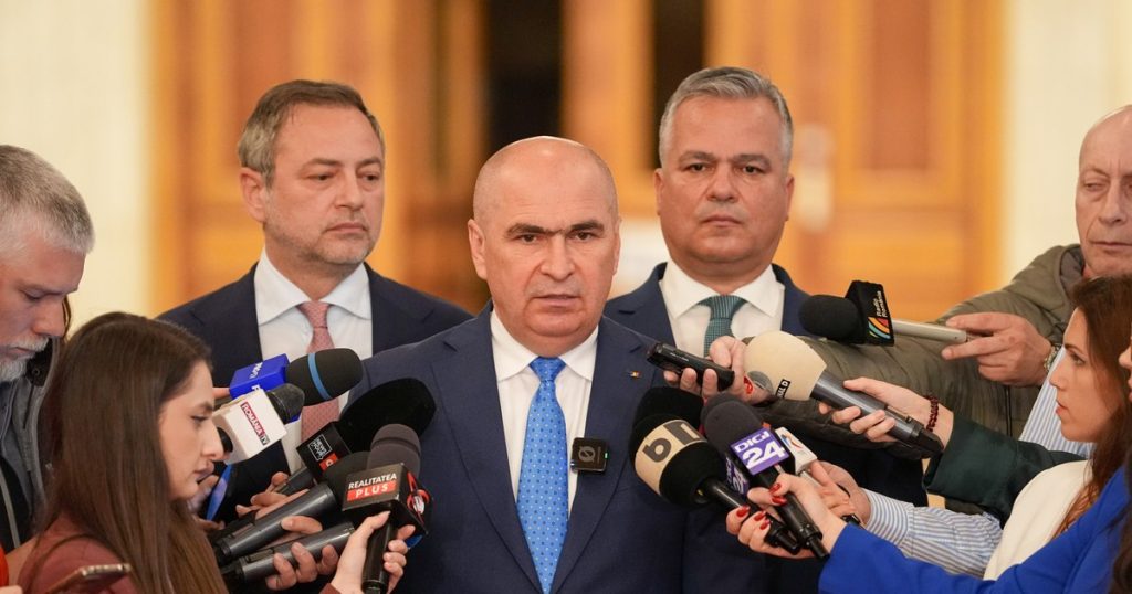 Analyze the scenarios for the new government and their impact in the parties that would form it. An analyst: "A technocrat would depend a lot on negotiations"