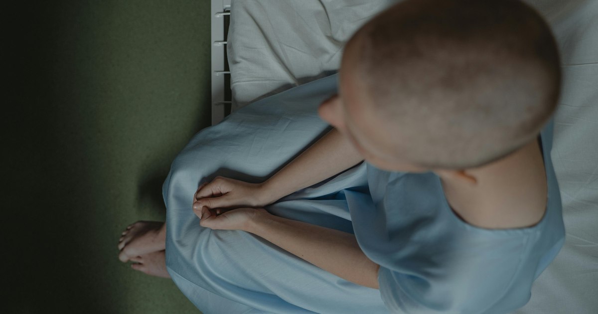 Cancer with a survival rate of only 50% in Romania. "It is not normal for people to have to resort to public mercy."