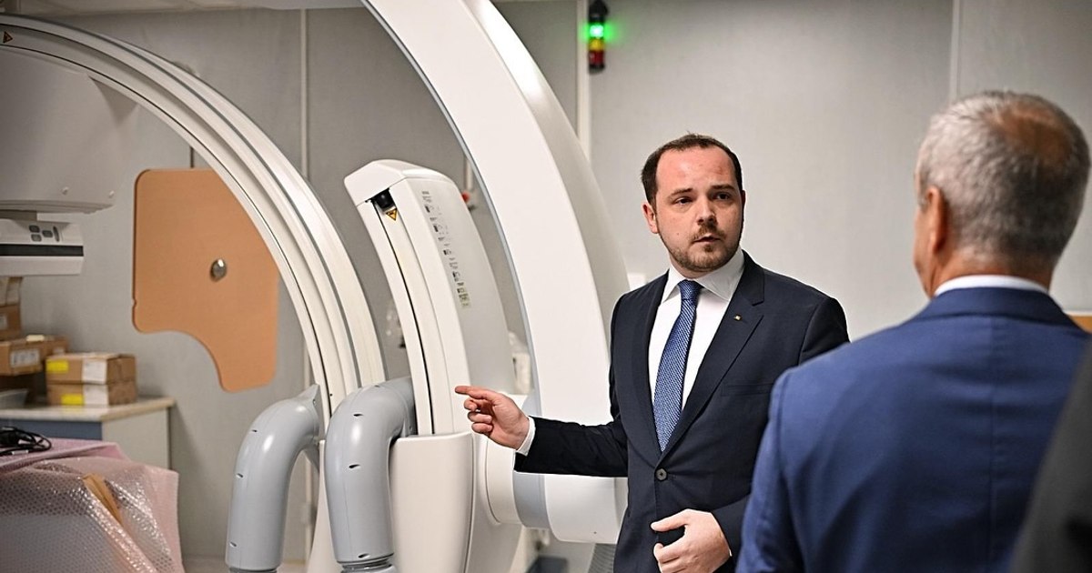 Doctors who leaves earlier from state hospitals to work privately risk losing jobs