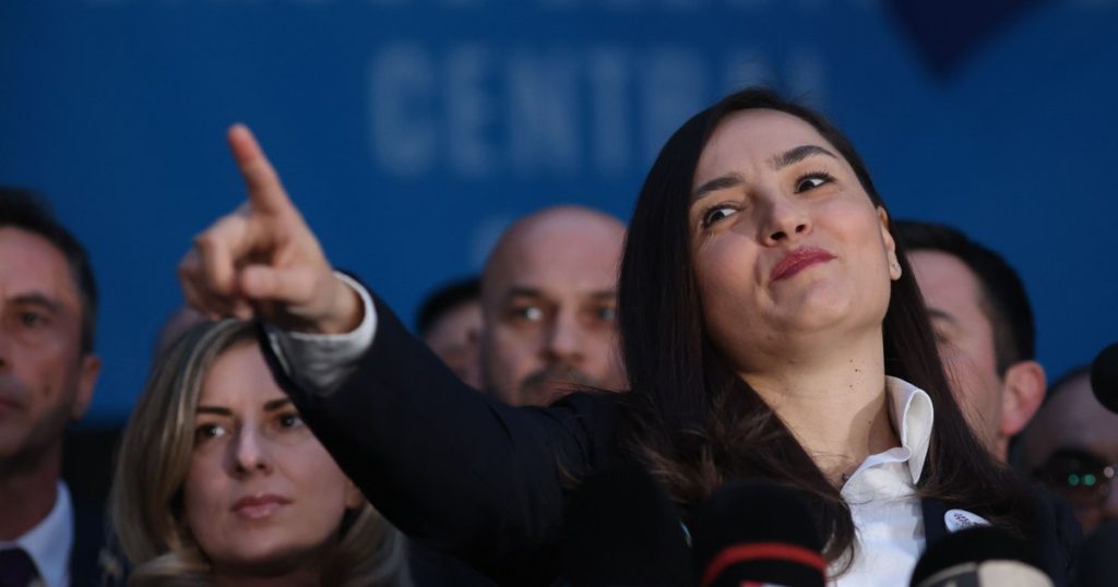 Gavrilă, on the same wavelength with a driver. Praises the exclusion from the SOS of some parliamentarians: "They are promised functions and privileges"