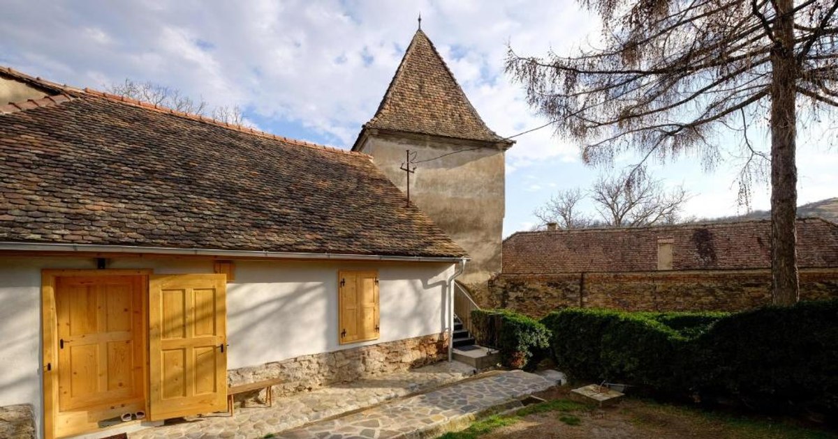 Holidays between old walls. Churches and parish houses in Transylvania become modern accommodation places