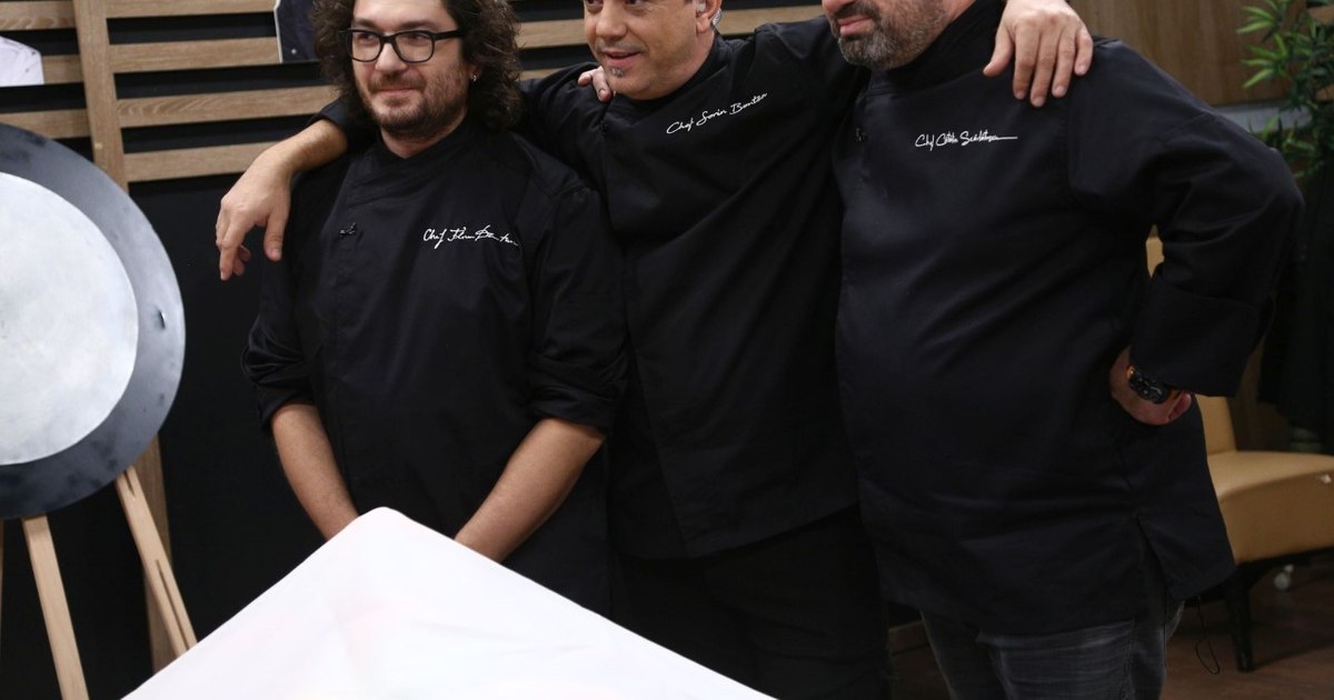 How much money did "juries" received Sorin Bontea, Cătălin Scărlătescu and Florin Dumitrecu after suing Antena 1