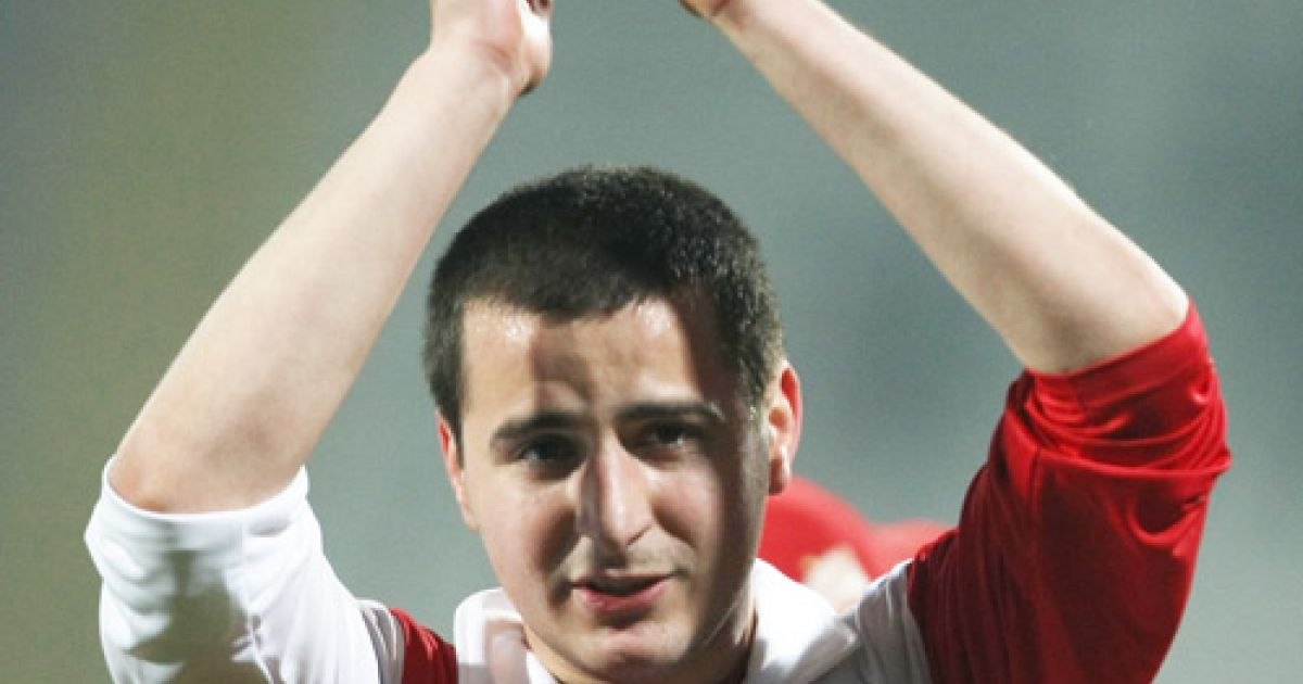 Ianis Zicu's suffering. She lost her mother early after a few years fight with a terrible illness