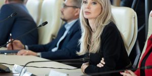 Video Rupture in PSD. Grindeanu asks Victoria Stoiciu to leave the Parliament as well. The senator’s reaction