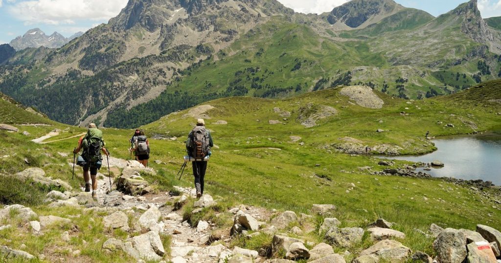 Photo Romania outside the marked routes. Unknown places where you find the peace and starry sky