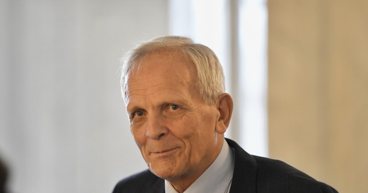 Stolojan believes that budget cuts are needed. Otherwise, "we will become unable to finance the budget deficit"