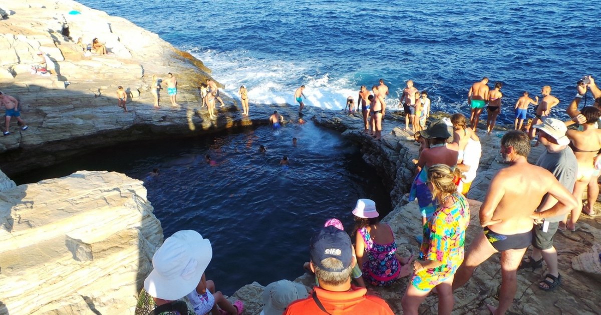 The prices in Greece surprise the Romanians: La Năvodari is more expensive