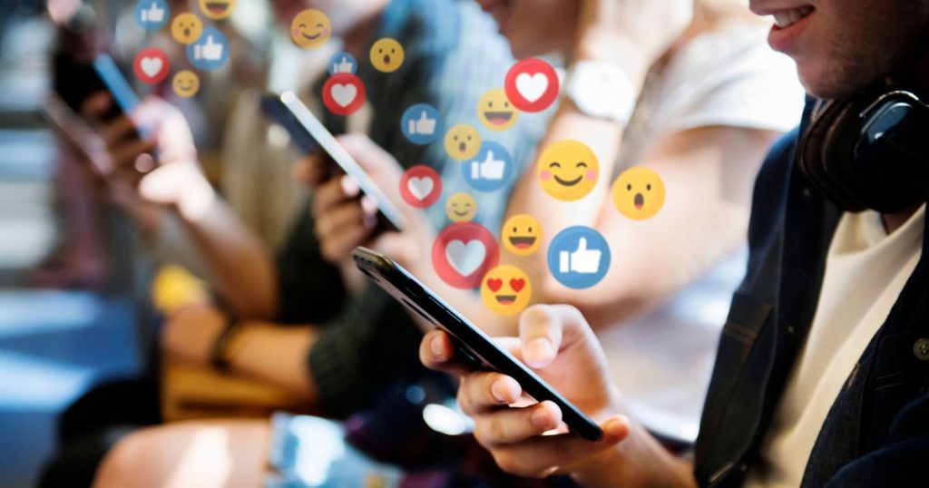 Tiktok and Facebook consumer profile: What does the data on Romania dependent on social media show