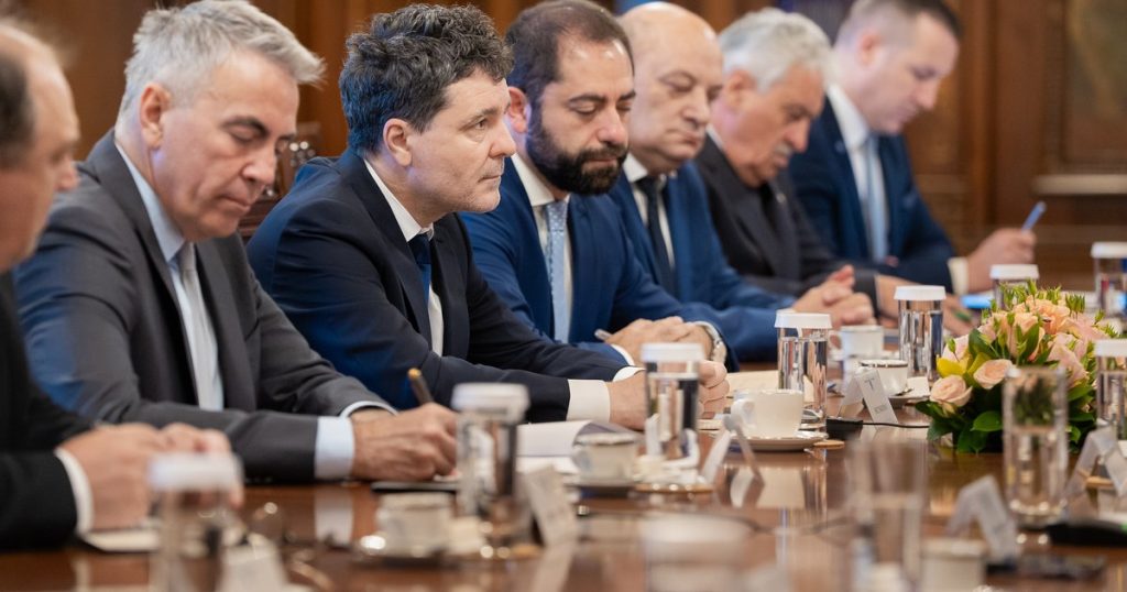 Trade unions require solutions for fiscal balance and protecting workers