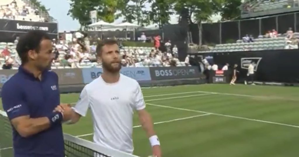 VIDEO "Watch me, pigs!". Handshake with many insults between two tennis players
