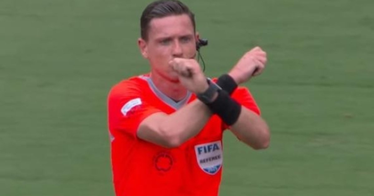 What significance does the x sign made with the arbitrator's arms at the Real Madrid - Pachuca match, from the Club World Cup