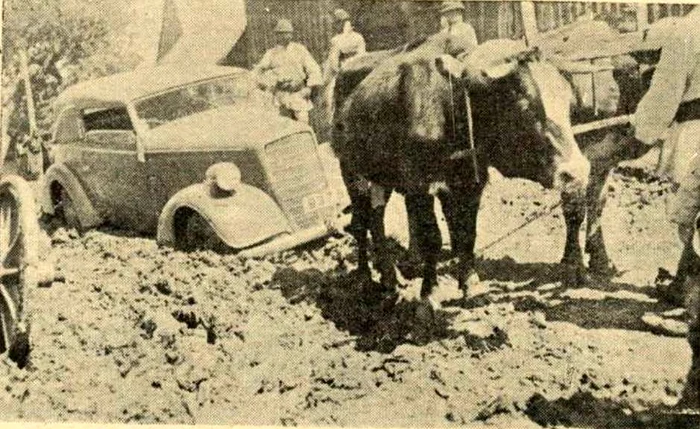 Car stuck on Transalpina. Source; The newspaper Weather, 1936
