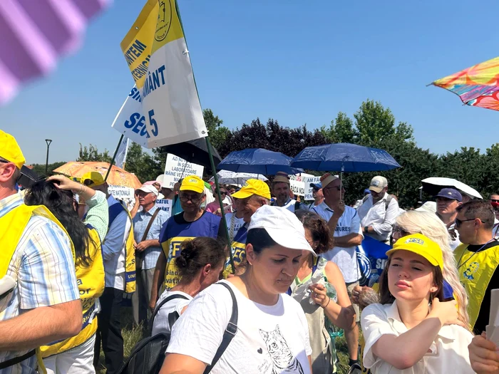 The teachers protest in the street, despite the heat of the photo: FSE 