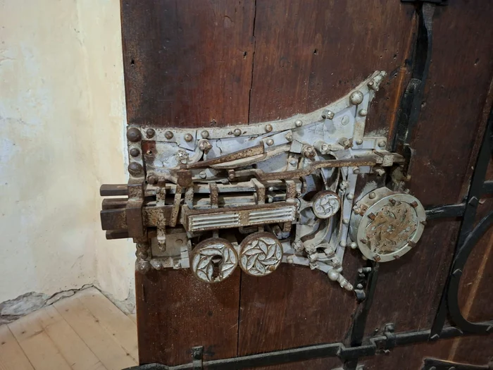 Mechanism of photo locks Cosmin Zamfirache