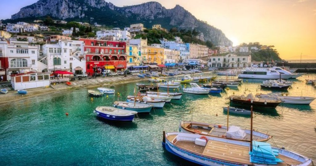 A popular destination in Italy forbids waiters and sellers to approach tourists on the street. The severe sanctions they risk