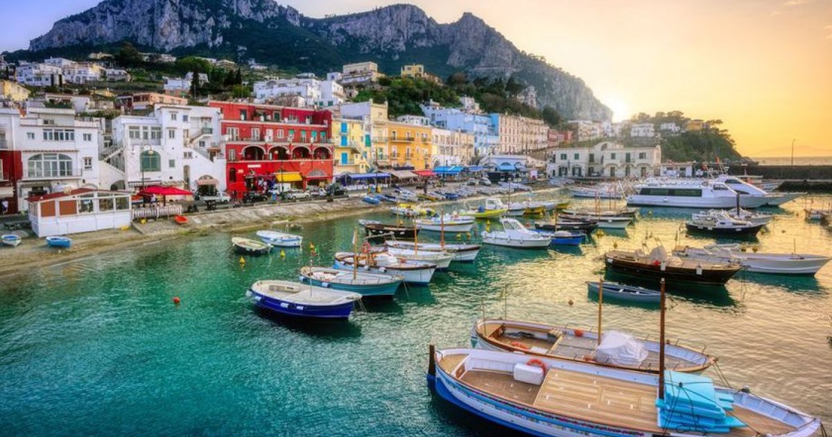 A popular destination in Italy forbids waiters and sellers to approach tourists on the street. The severe sanctions they risk
