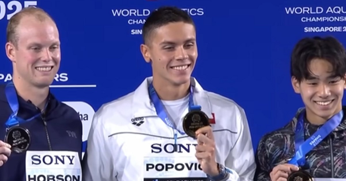 A world smile. The moment of the Romanian anthem, after David Popovici became the champion of the world