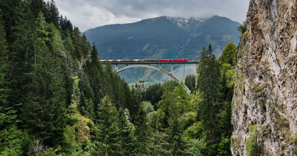 Alps reopen on rails: legendary routes, amazing landscapes and tips for your unforgettable journey through Europe