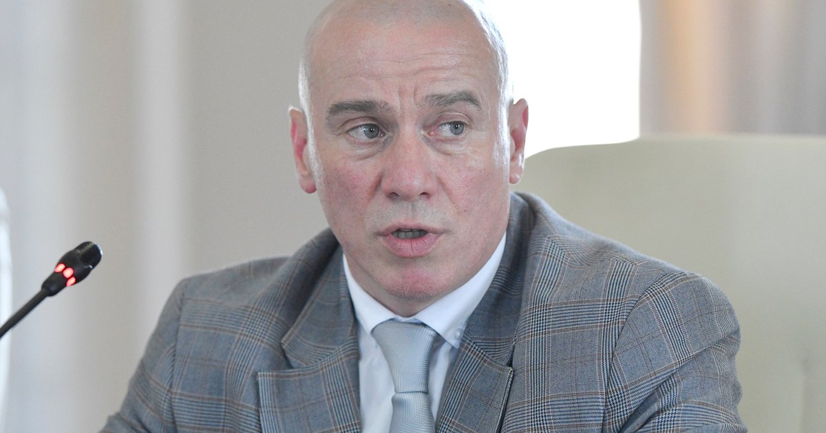 As the Minister of Culture wants to evaluate the artistic act: "In the vocational trades the unit of measure should be the deliverable"