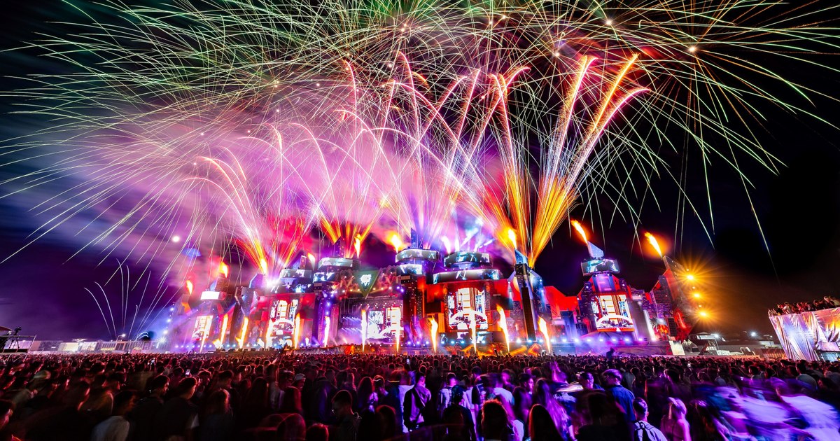 Balance sheet "Beach, please!": Record of public and revenue. Controversial moments that have aroused strong reactions in public space