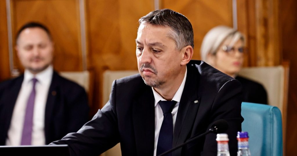 Exclusively the students' scholarships, sacrificed in the name of austerity. The explanations of the Minister of Education