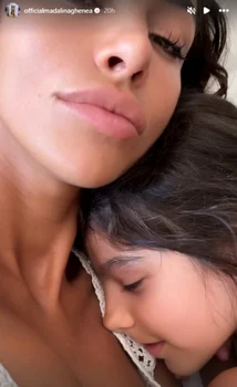 The star claims that the support of his children helped her enormously. Photo: Instagram / @officialmadalinaghenea