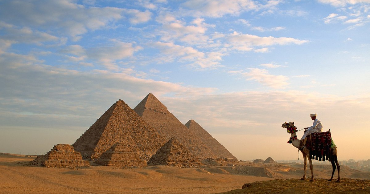 Mysterious discovery near the pyramids in Giza. A possible ancient portal under the sands of Egypt