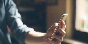The mobile phone has become a source of stress for many Romanians. Dead battery and fear of data loss among the main reasons
