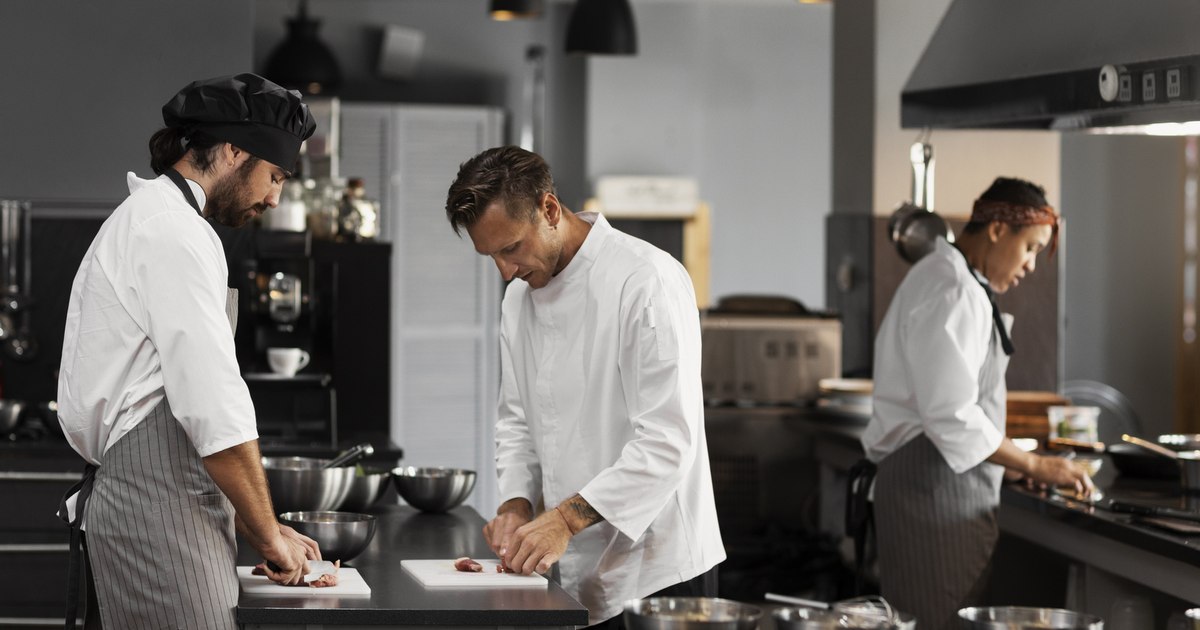 The first restaurant in the world led by a chef. "The human cooking will not be replaced"