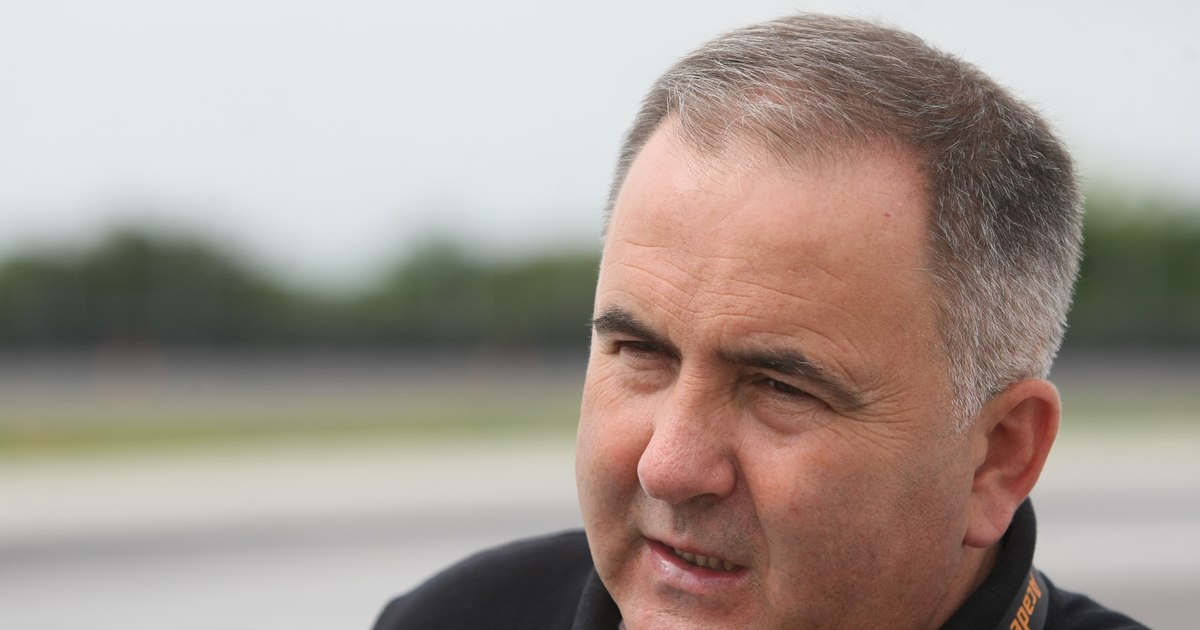 Titit Aur explains why it is wrong to drive in slippers, shoes with heel or barefoot, but also why the place of the driver is called the "Dead Chair"