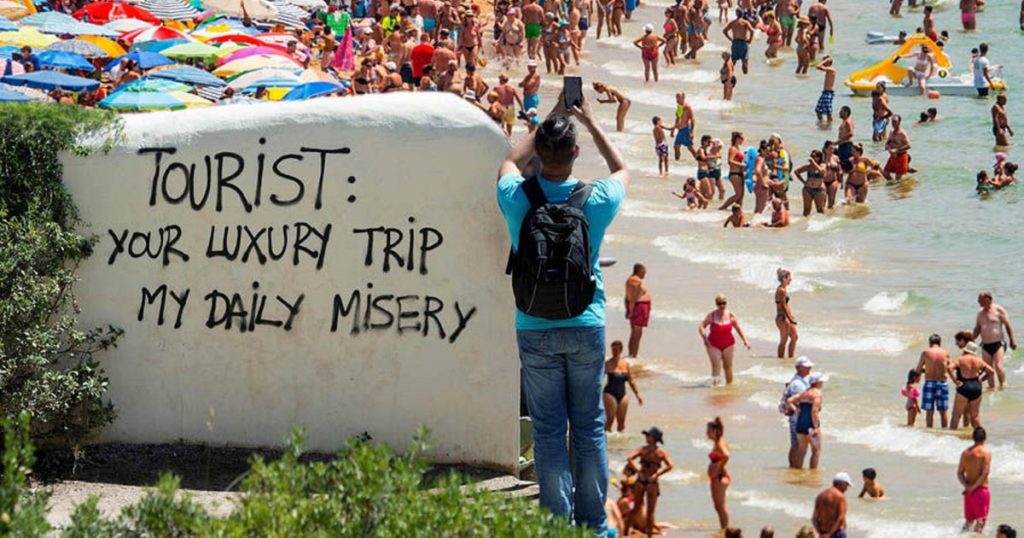 VIDEO COȘMARA on vacation: the top of the cities where tourists go beyond the locals. Record: 36 to 1