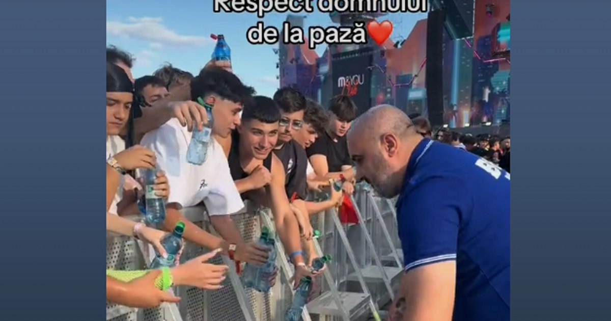 VIDEO The gesture of a guard agent from Beach, please!: "Definition of humanity"