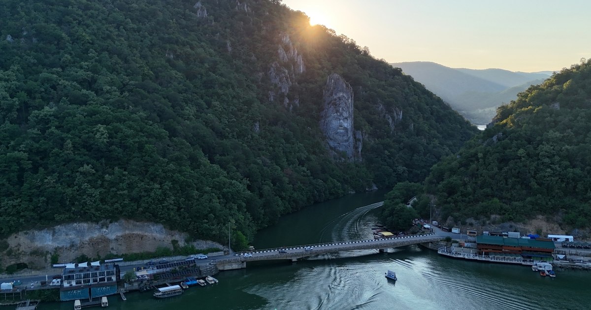 Video Decebal's face from the Danube boilers, kitsch or historical landmark? "It worked for ten years, but it does not resemble Decebal."