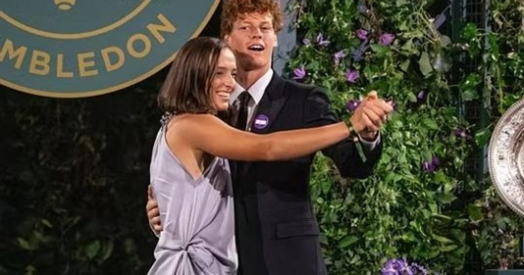 Video Jannik Sinner was put to dance with Iga Swiak. Italian is doing better with the rocket