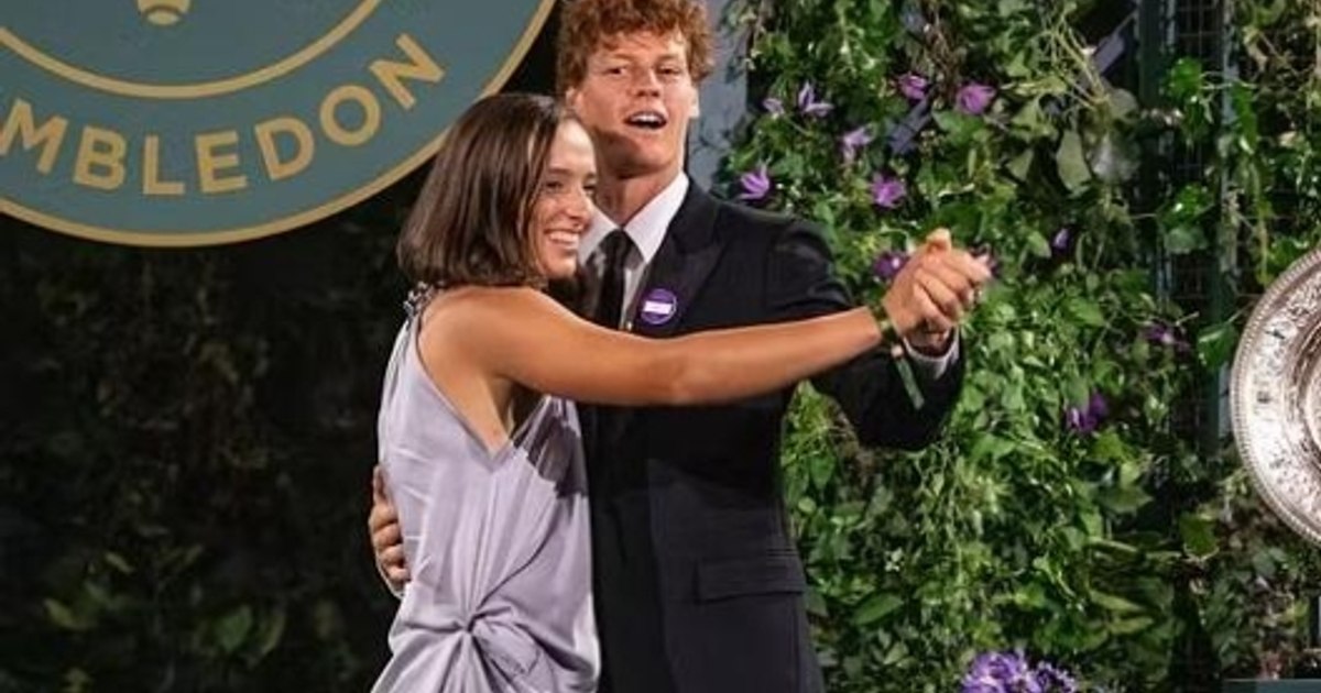 Video Jannik Sinner was put to dance with Iga Swiak. Italian is doing better with the rocket