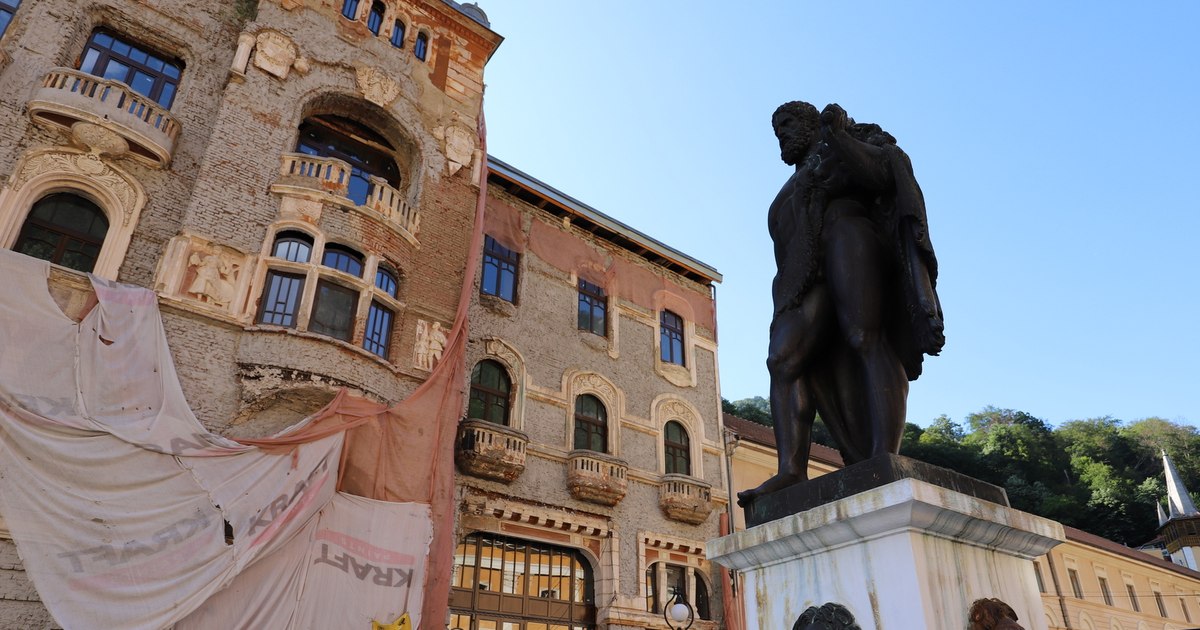 Video foreign tourists impressed by Băile Herculane: "The landscape of old is fascinating, but some buildings are close to them"