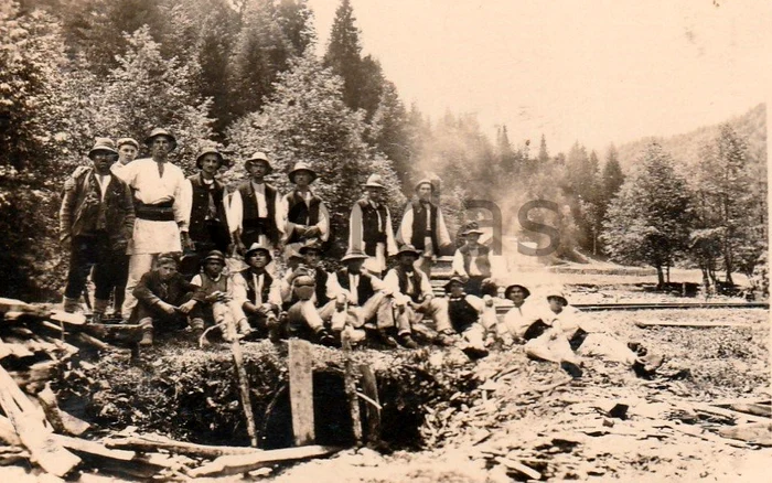 Forest workers at Cumpăna. Source: delcampe.net