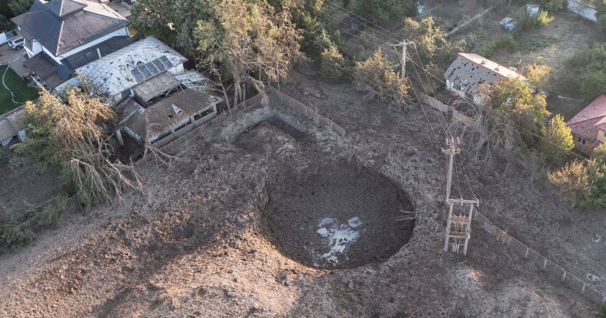 Amazing images after the amara explosion: The perfect round crater covers tens of meters