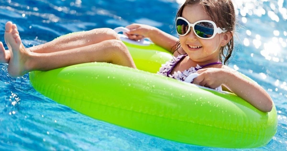 Are we standing or not stripping in front of children? Until the age is normal to see us naked. The advice of psychologists