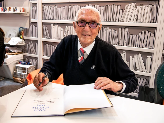 Puiu Manu giving autographs in the summer of this year. Photo: personal archive