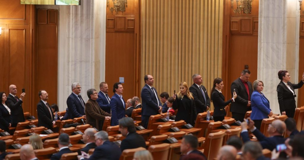 From fake news to the boycott of foreign employees. Themes by which sovereignal parties feed Russia's hybrid war