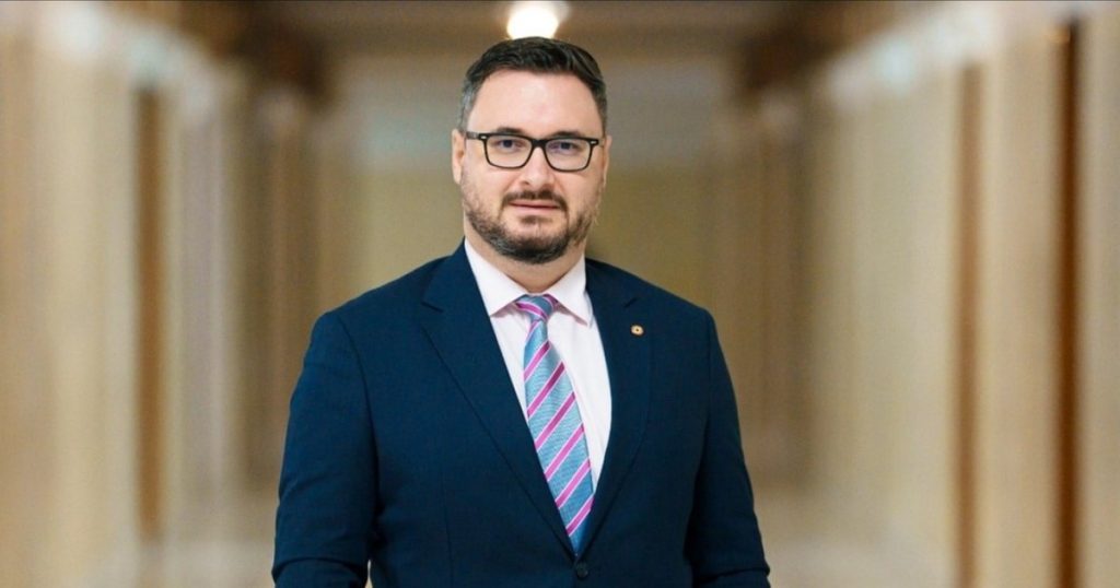 Gold, criticisms and accusations at Untold: "A show of imposture, an affront against faith, an abuse of the public"