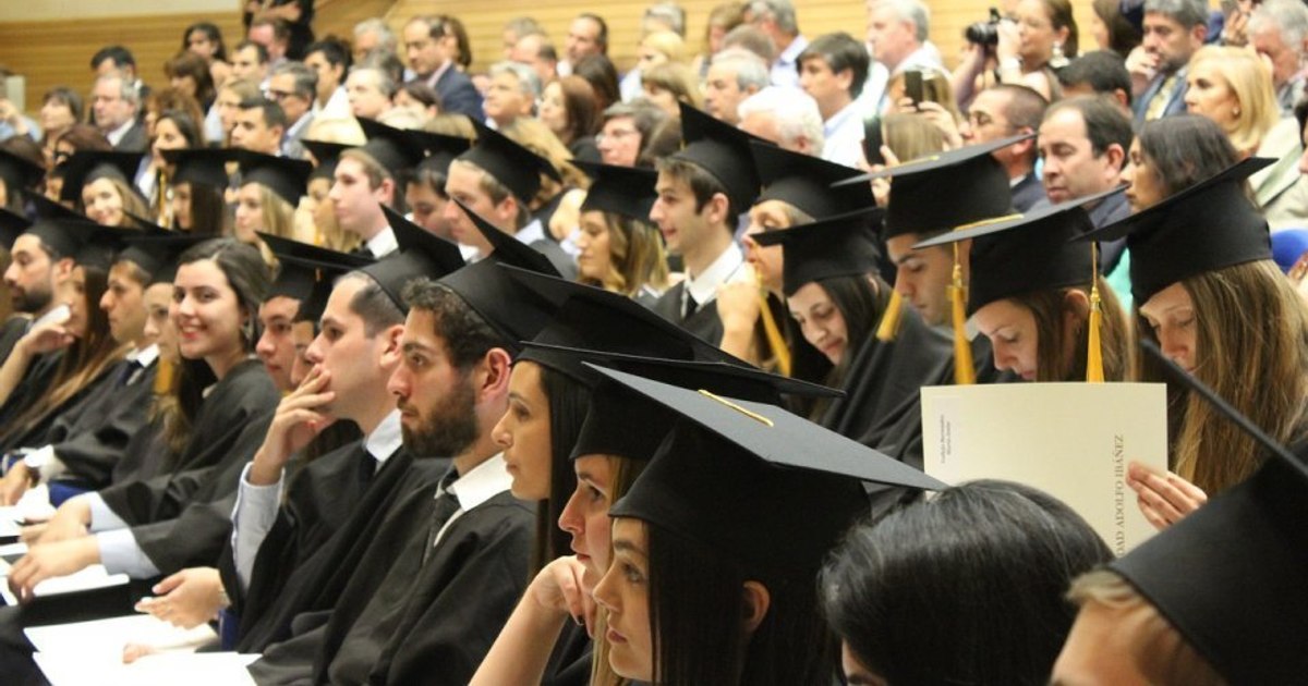 Massive cutting of student scholarships. The future teachers lose 1,500 lei, the exchanges eliminated. Education, victim of budget reform