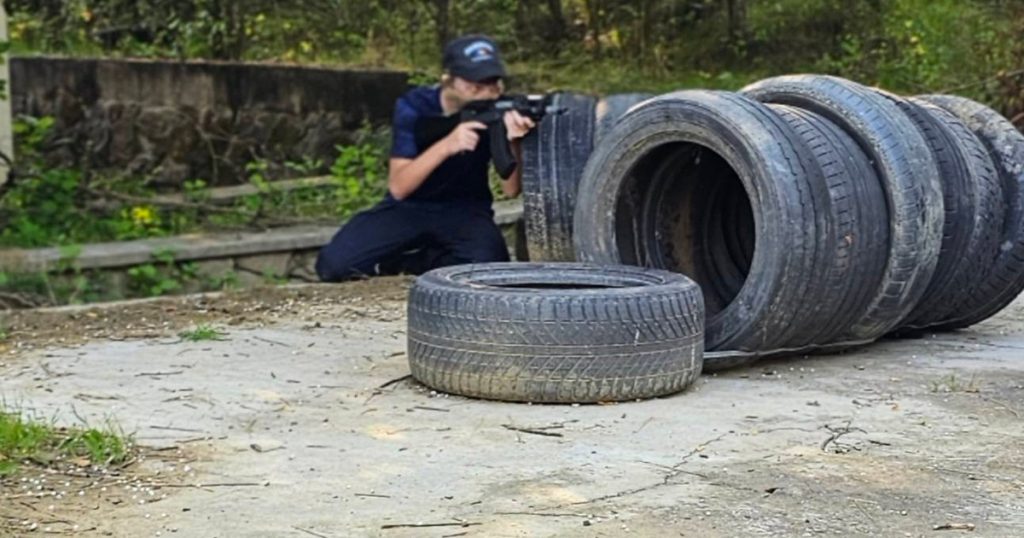 Military training for dozens of Romanian children and adolescents. The unique camp in Romania where young people meet the case of the case and military tactics